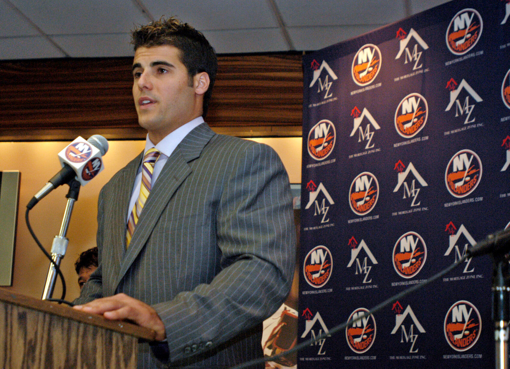 2006: Rick DiPietro re-signs with NY Islanders with record deal